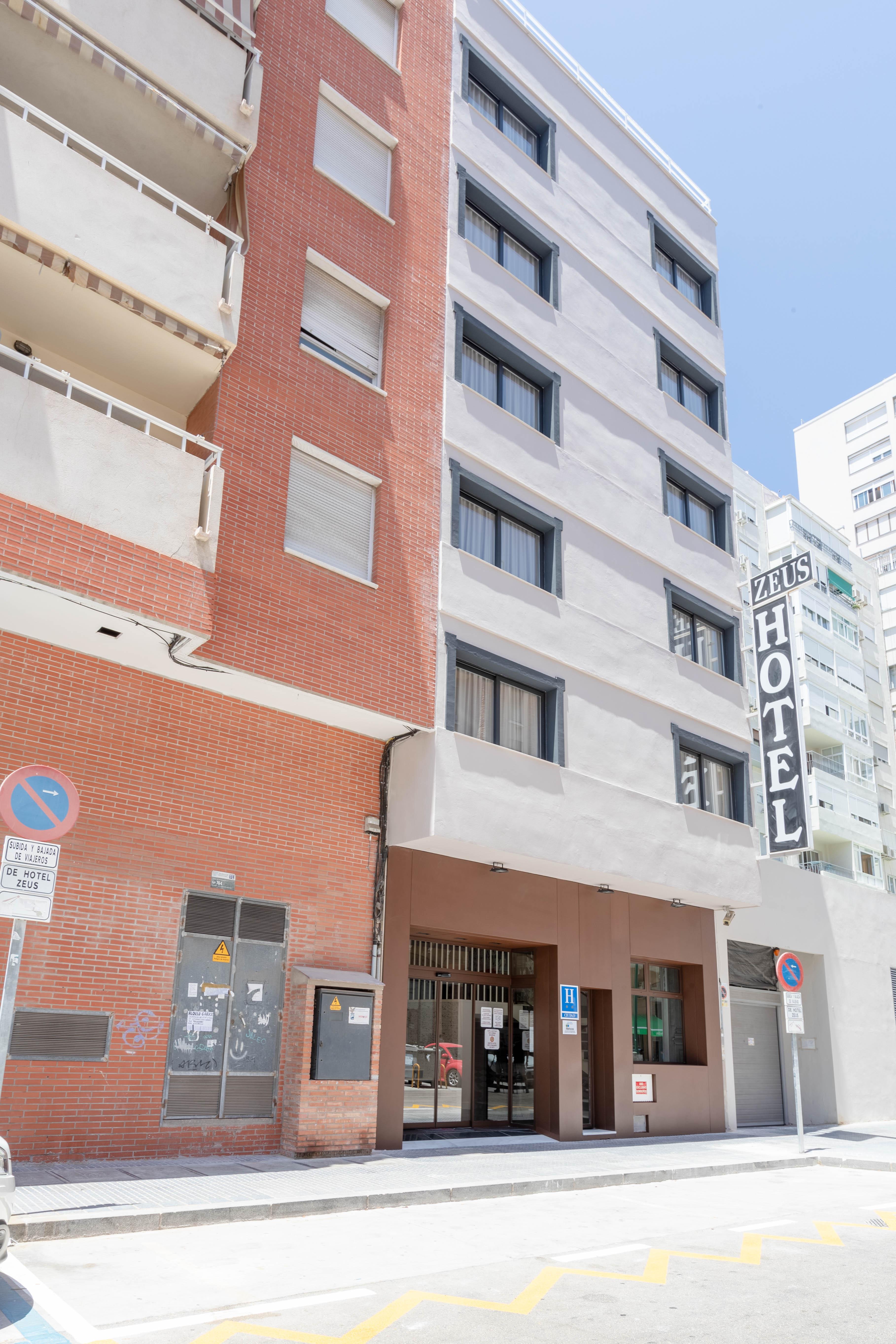 Hotell Zeus 2*